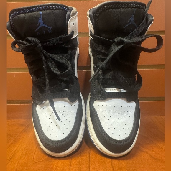 Jordan Men's Black, White, and Blue Sneakers - Picture 8 of 13